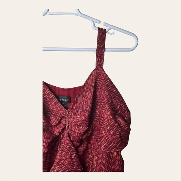 0771. LANE BRYANT ADJUSTABLE STRAP TOP SIZE 26 CHEVRON‎ PATTERN MAROON AND GOLD - Picture 2 of 10